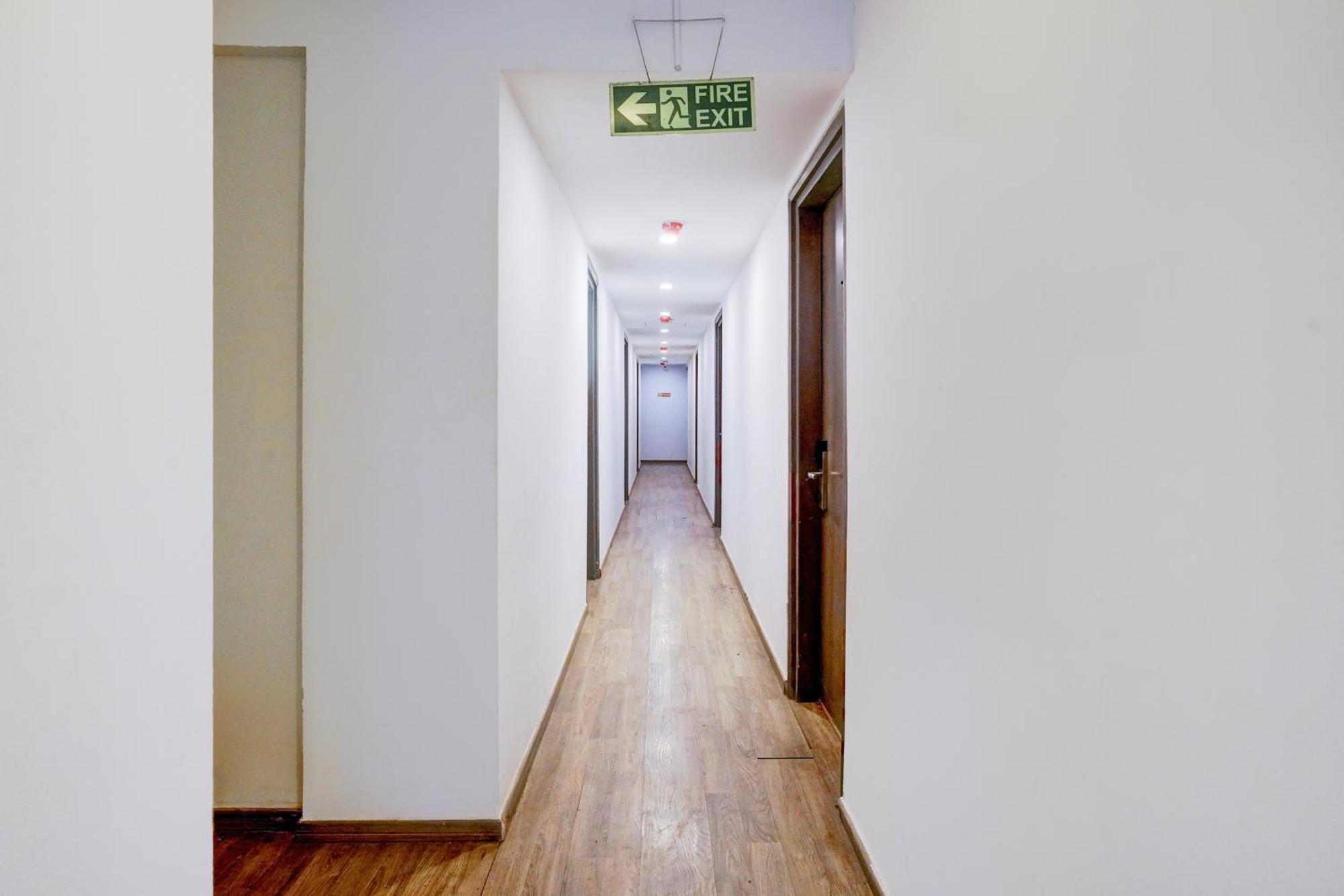 Hotel Townhouse Khar The Habitat Mumbai Exterior foto